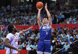 伤愈回归，三笘薰重返球场进行单独训练